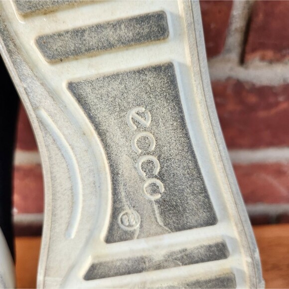ECCO leather Sneakers size 7W - Picture 6 of 10